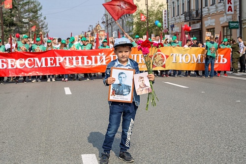 Футболки, значки и аватарки: тюменцам предложили альтернативы шествию "Бессмертного полка"