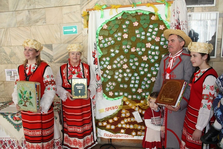 Гости «Славянского базара» изучали боевой пляс и заклинали птиц