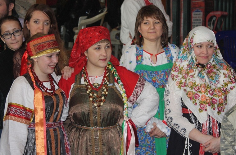 Гости «Славянского базара» изучали боевой пляс и заклинали птиц