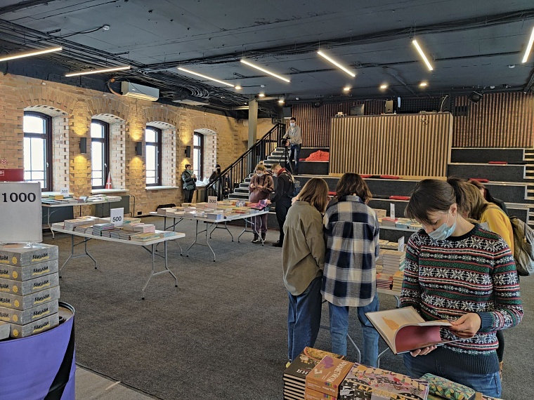 М.И.Ф. и реальность. В Конторе пароходства проходит ярмарка книг