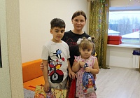 Маме с двумя детьми в Тюмени привезли пять коробок продуктов