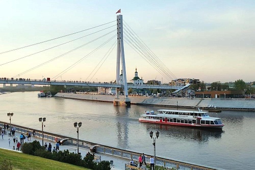 Александр Моор поздравил работников и ветеранов речного флота с профессиональным праздником