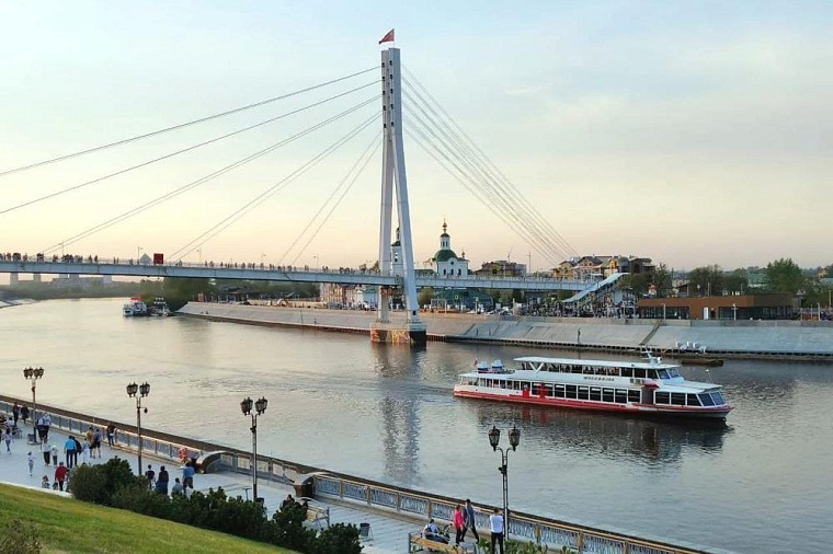 Александр Моор поздравил работников и ветеранов речного флота с профессиональным праздником