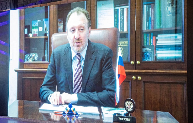 Достучаться до сердец: специалистов УрФО научат рассказывать о национальных проектах актуальным языком