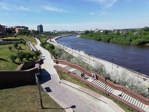 С набережной Туры за день прыгнули четыре человека, решив искупаться