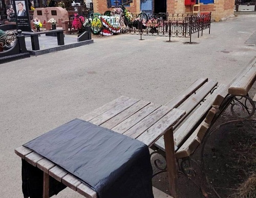 На тюменских кладбищах будут выдавать бесплатные мешки для мусора