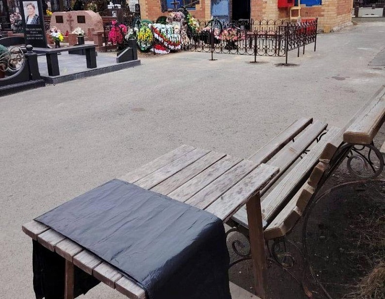 На тюменских кладбищах будут выдавать бесплатные мешки для мусора