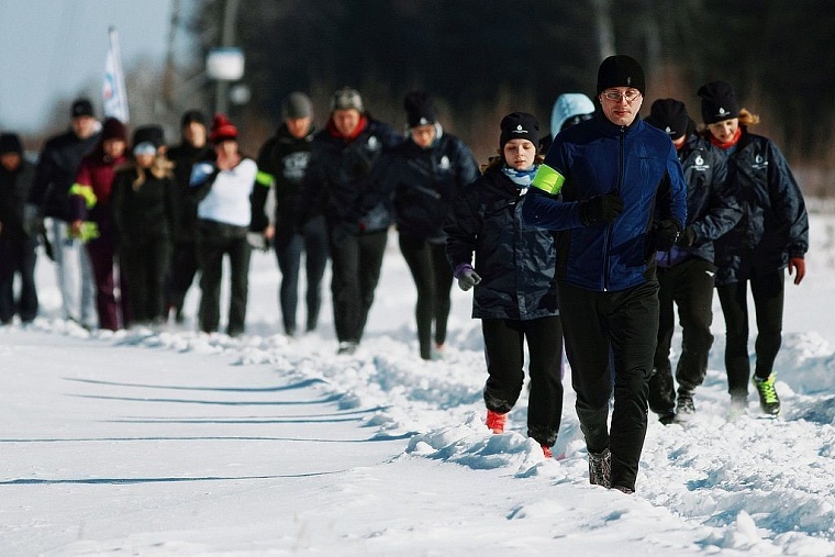 Снег по колено и пятиметровая стена: тюменцы состязались в «Стальном характере»