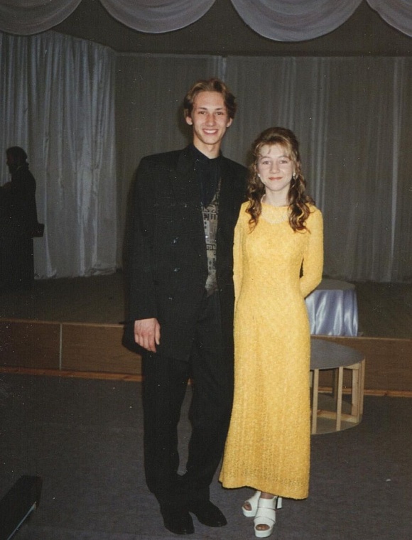 Вспомнить выпускной: тюменки рассказали о своих платьях