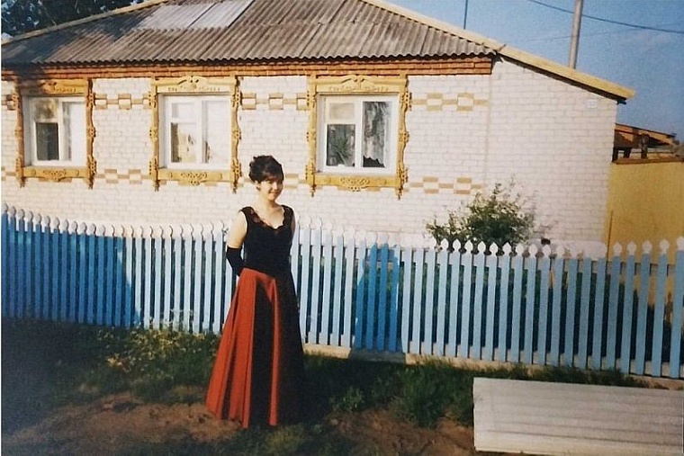 Вспомнить выпускной: тюменки рассказали о своих платьях
