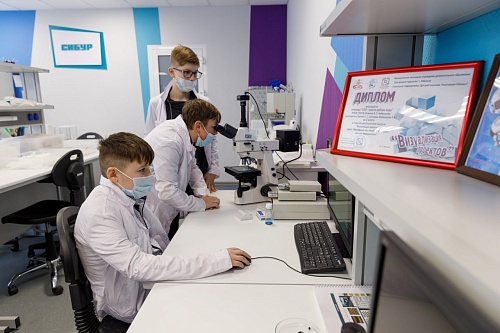 Тюменские школьники изучают биотехнологии и робототехнику