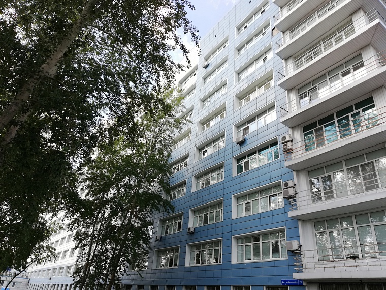 В Тюмени травматологи спасли рабочего после падения с 16-го этажа