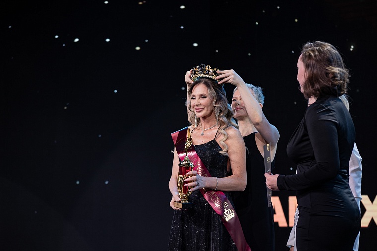 Фоторепортаж. В Тюмени наградили самых обаятельных и привлекательных женщин УрФО