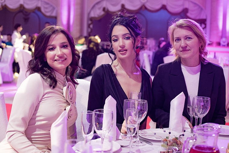 Фоторепортаж. В Тюмени наградили самых обаятельных и привлекательных женщин УрФО