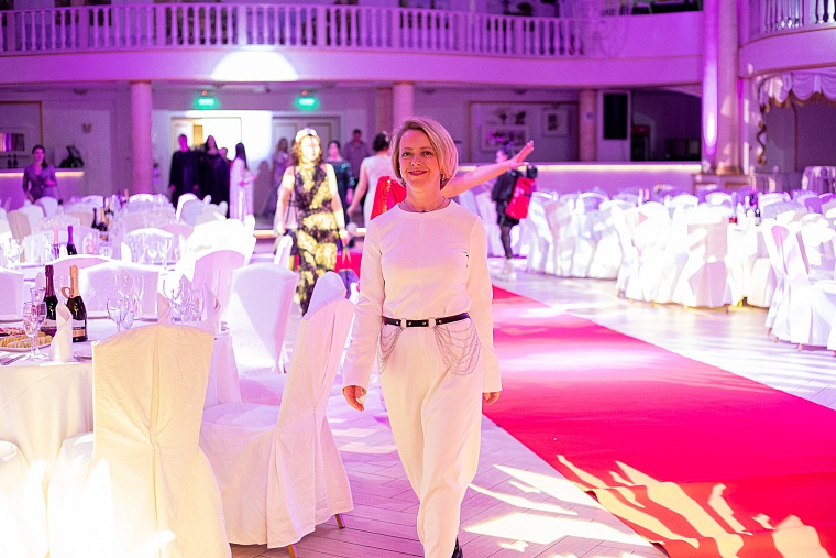 Фоторепортаж. В Тюмени наградили самых обаятельных и привлекательных женщин УрФО