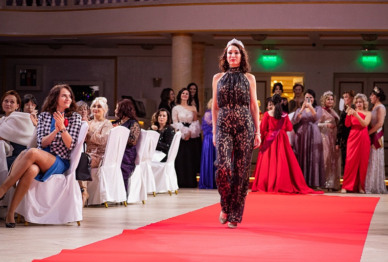 Фоторепортаж. В Тюмени наградили самых обаятельных и привлекательных женщин УрФО