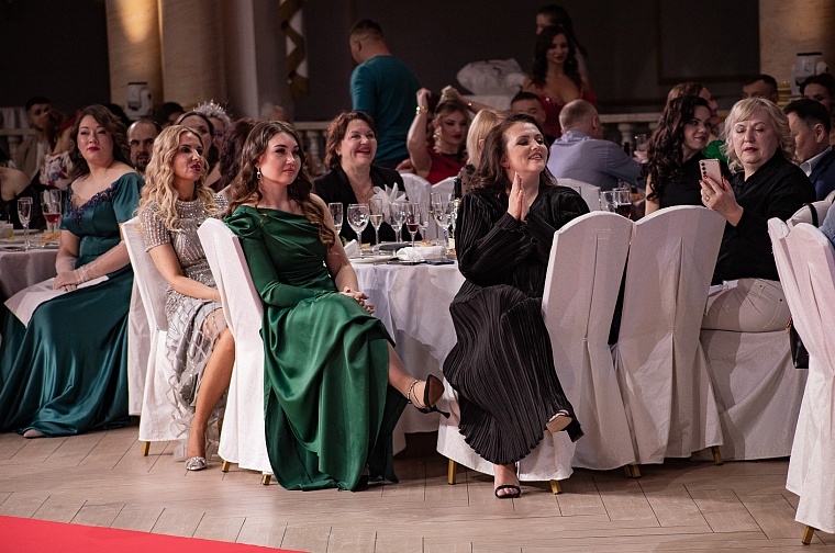 Фоторепортаж. В Тюмени наградили самых обаятельных и привлекательных женщин УрФО