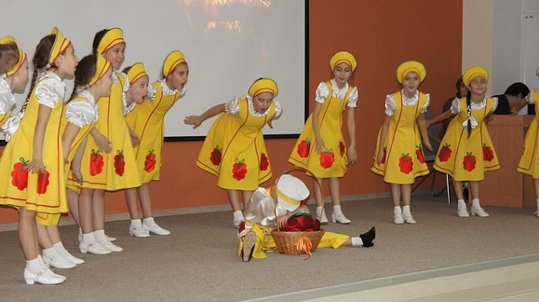 Самый большой округ Тюмени отметил 50-летие: поздравляли, вспоминали, пили чай с тортом