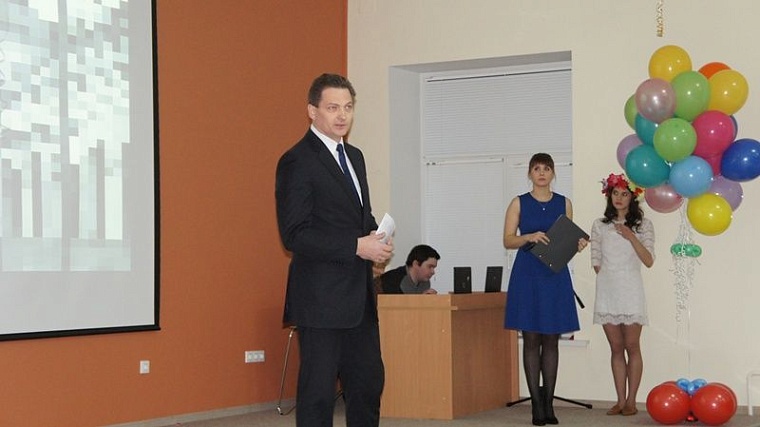 Самый большой округ Тюмени отметил 50-летие: поздравляли, вспоминали, пили чай с тортом