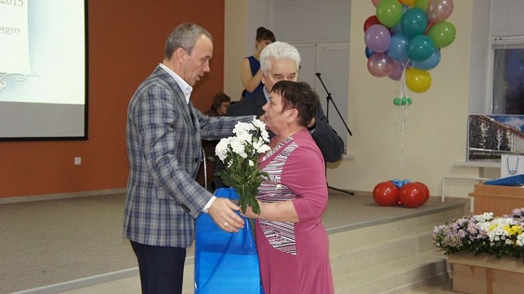 Самый большой округ Тюмени отметил 50-летие: поздравляли, вспоминали, пили чай с тортом