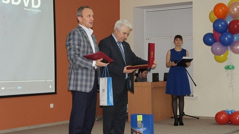 Самый большой округ Тюмени отметил 50-летие: поздравляли, вспоминали, пили чай с тортом