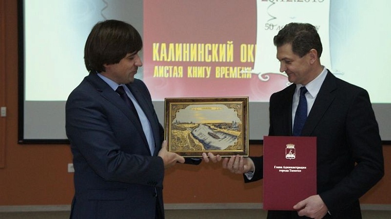 Самый большой округ Тюмени отметил 50-летие: поздравляли, вспоминали, пили чай с тортом