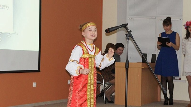 Самый большой округ Тюмени отметил 50-летие: поздравляли, вспоминали, пили чай с тортом