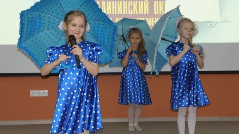 Самый большой округ Тюмени отметил 50-летие: поздравляли, вспоминали, пили чай с тортом