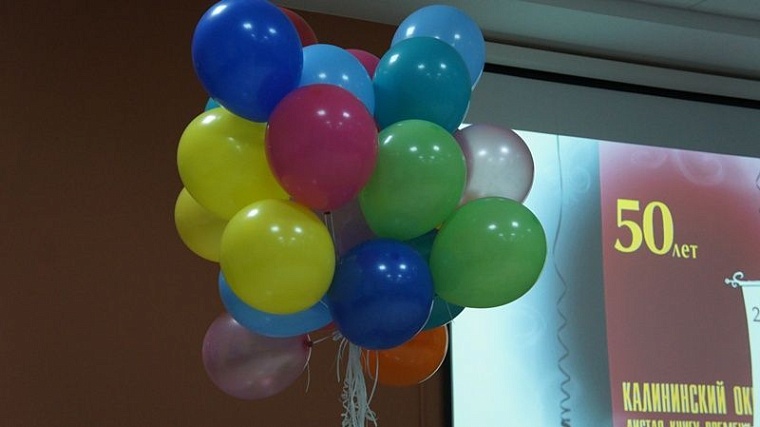 Самый большой округ Тюмени отметил 50-летие: поздравляли, вспоминали, пили чай с тортом