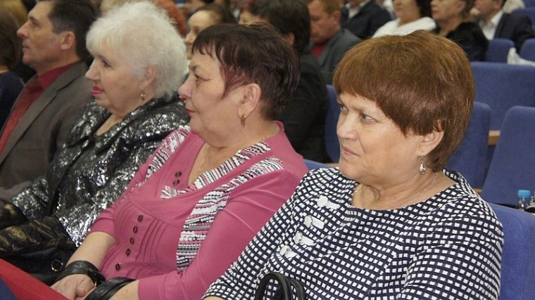 Самый большой округ Тюмени отметил 50-летие: поздравляли, вспоминали, пили чай с тортом