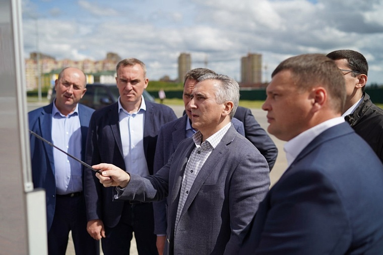 Александр Моор: В этом году за парты сядет на 11 тысяч детей больше