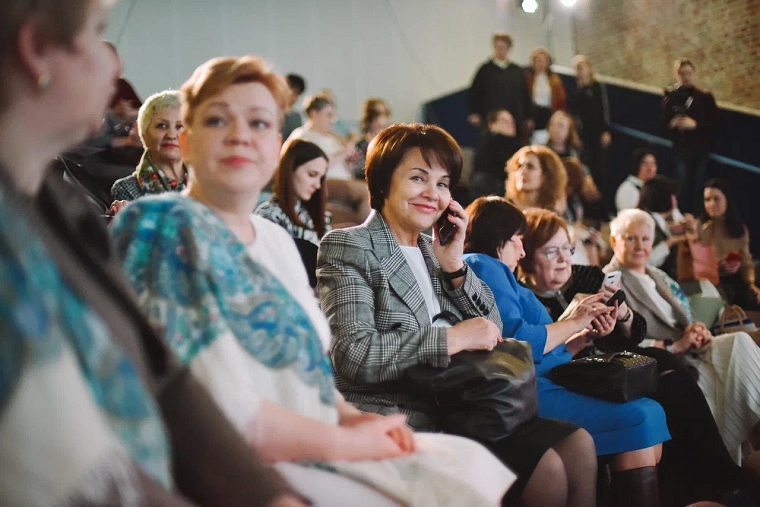 Активисток тюменского отделения "Союза женщин России" наградили за поддержку бойцов и их семей