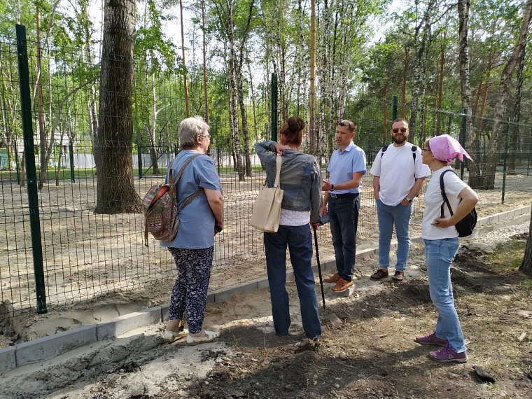 В тюменском сквере Школьный, несмотря на масштабную реконструкцию, продолжают петь соловьи