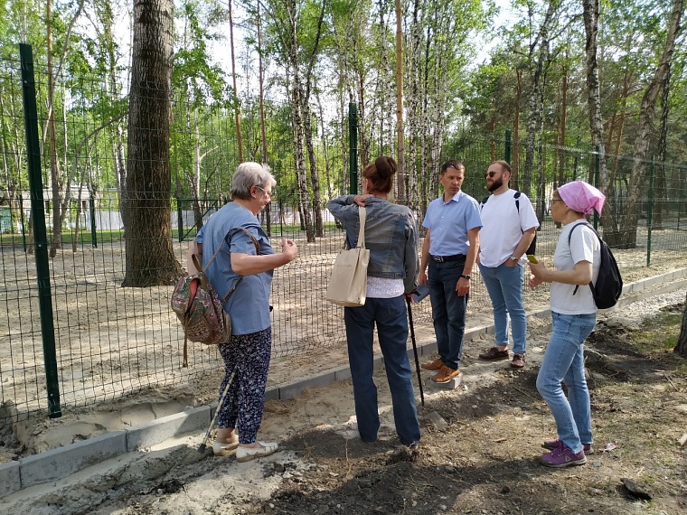 В тюменском сквере Школьный, несмотря на масштабную реконструкцию, продолжают петь соловьи
