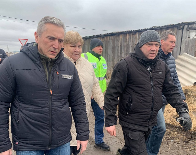 В селе Казанском с помощью добровольцев наращивают дамбу