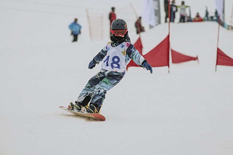 Юные тюменцы посоревнуются в катании на сноубордах