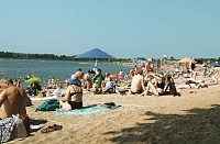Тюменцы стоят в пробках к пляжам