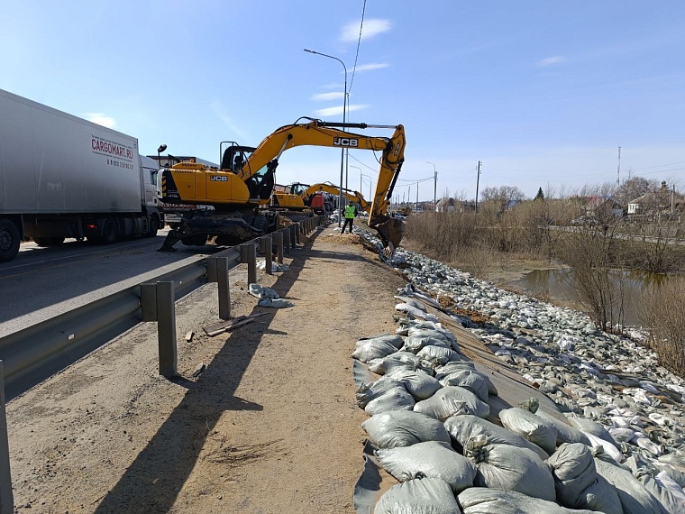 В Абатском районе заготовили более 180 тысяч мешков для укрепления дамб и насыпей