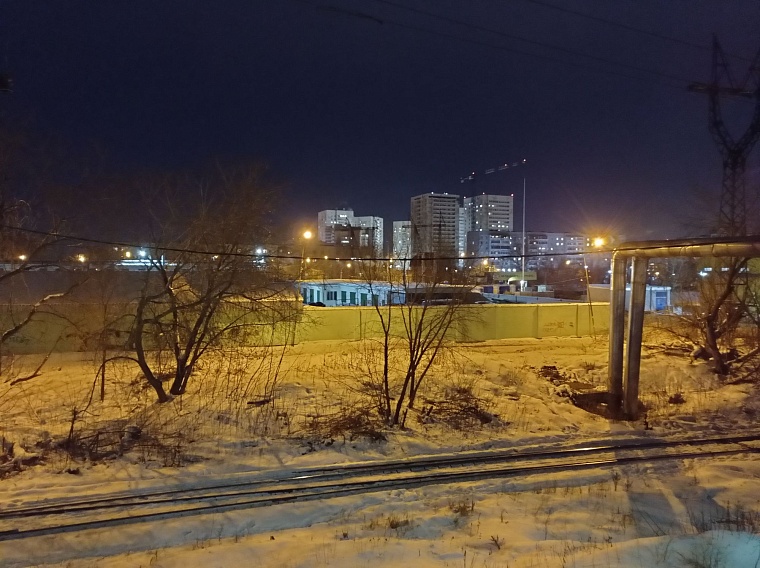 На темном тротуаре между Маяком и Домом Обороны добавили освещения