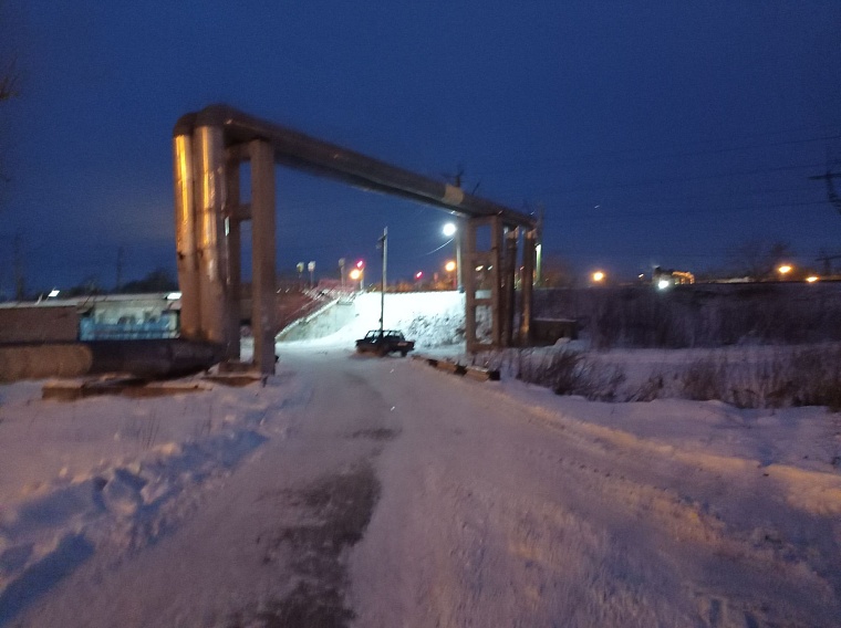На темном тротуаре между Маяком и Домом Обороны добавили освещения