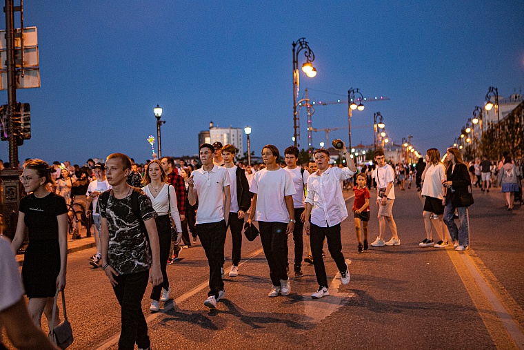 Огни в небе над Тюменью: День города завершился праздничным фейерверком на набережной