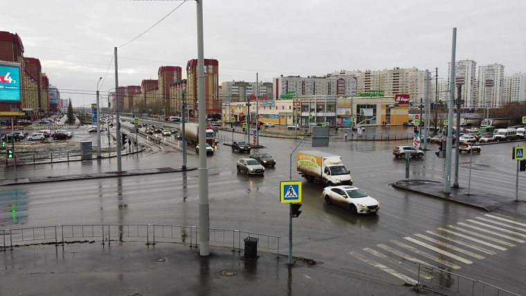 Тюменские улицы опустели: машин меньше, чем в выходные