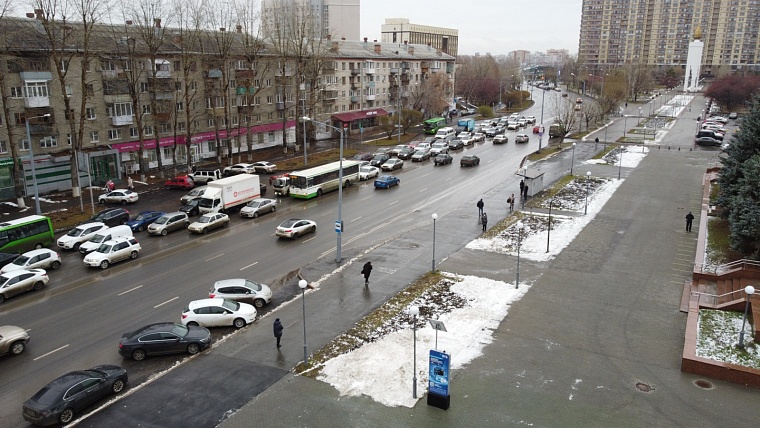 Тюменские улицы опустели: машин меньше, чем в выходные
