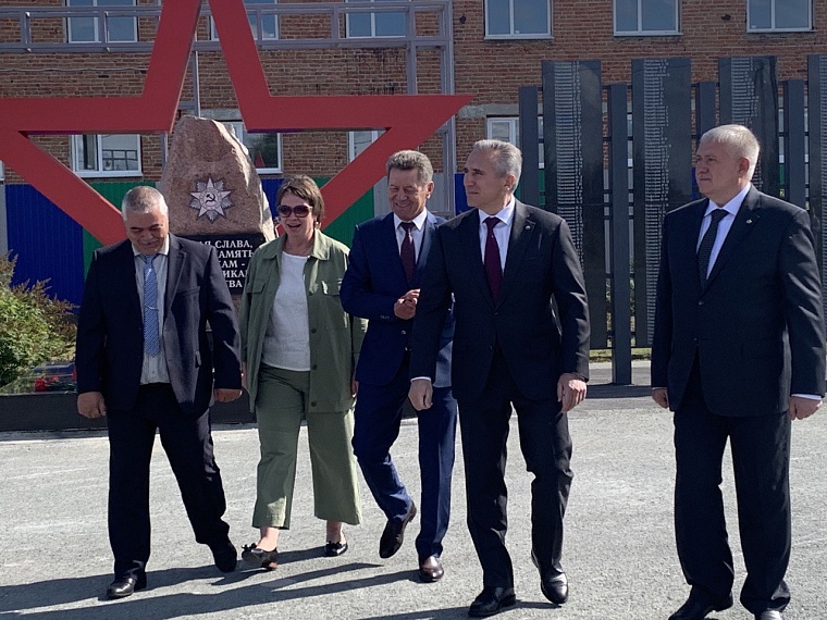 Александр Моор отпразднует юбилей Ялуторовского района