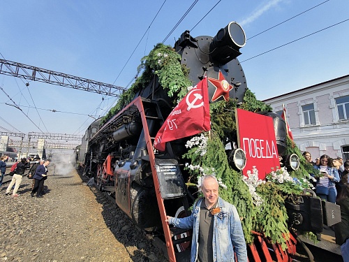От героев былых времен. В Тюмень прибыл легендарный поезд Победы
