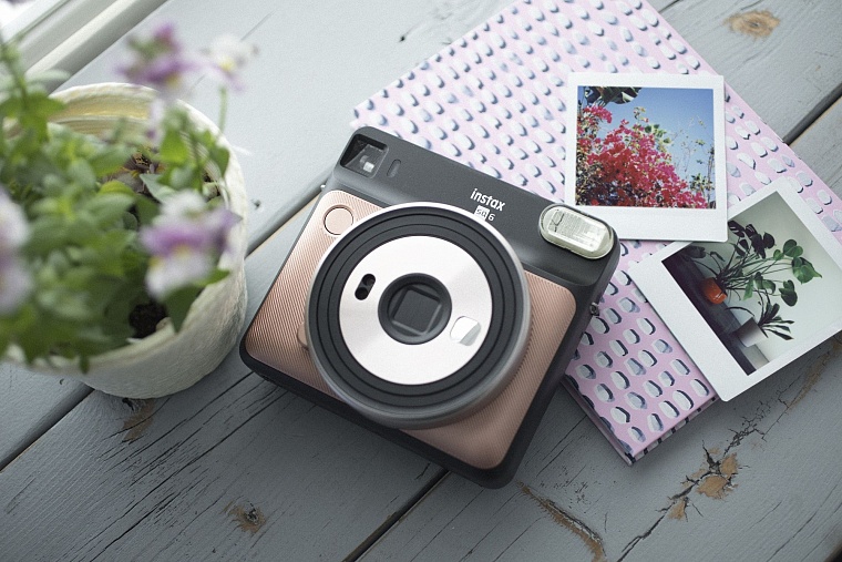 FUJIFILM представляет новую камеру моментальной печати Instax SQ6