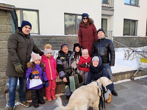 Жители тюменской многоэтажки сделали дворнику подарок к 23 Февраля