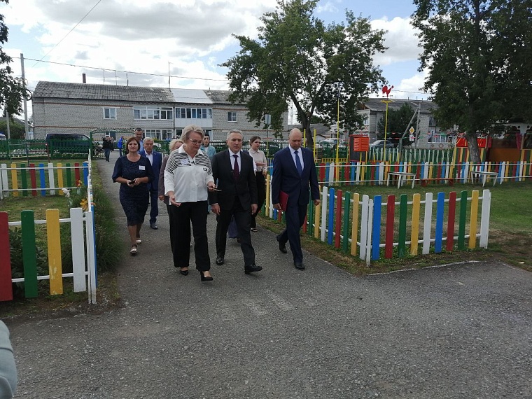 Александр Моор: У детей в Абатском будет современный садик