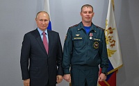 Президент Владимир Путин вручил медаль «За отвагу на пожаре» тюменскому сотруднику МЧС