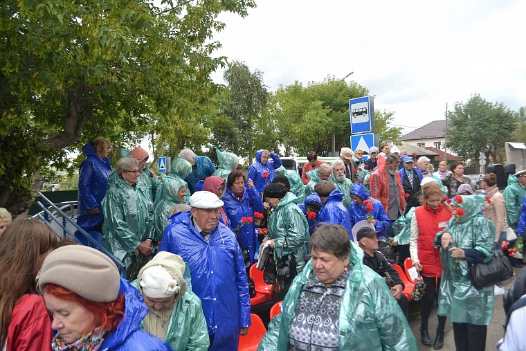 Установлена памятная доска почетному гражданину Тюмени Василию Малкову